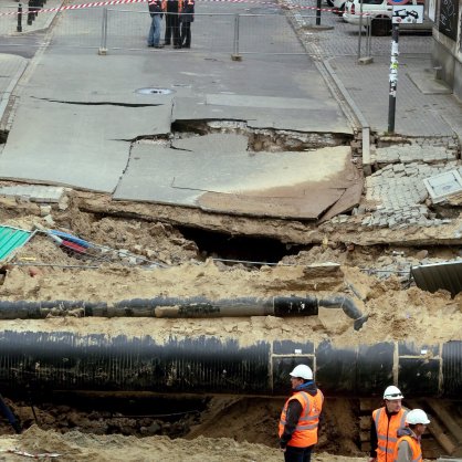 Улица в центъра на Варшава частично пропадна при строеж на