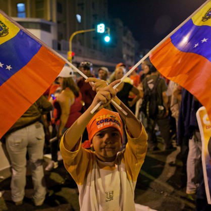 Поддръжници на Чавес отпразнуваха победата по улиците