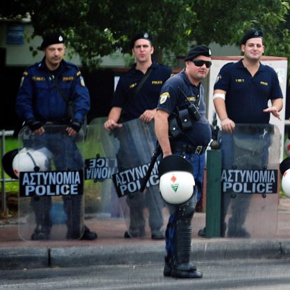 Полицията в Атина при визитата на Ангела Меркел