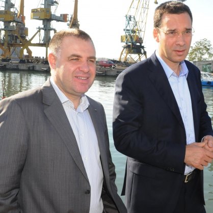 Министър Мирослав Найденов и кмета на Бургас Димитър Николов в морският град