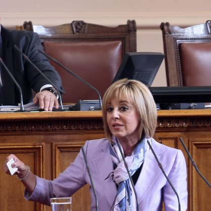 Мая Манолова на парламентарен контрол в Народното събрание