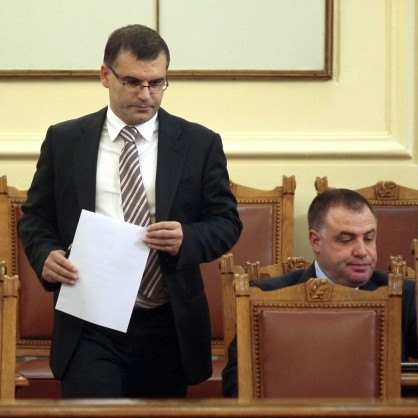 Министрите Симеон Дянков и Мирослав Найденов по време на парламентарния контрол
