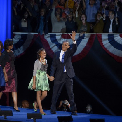 Барак Обама произнесе победната си реч, след като бе призбран за президент на САЩ, заедно със съпругата и дъщерите си