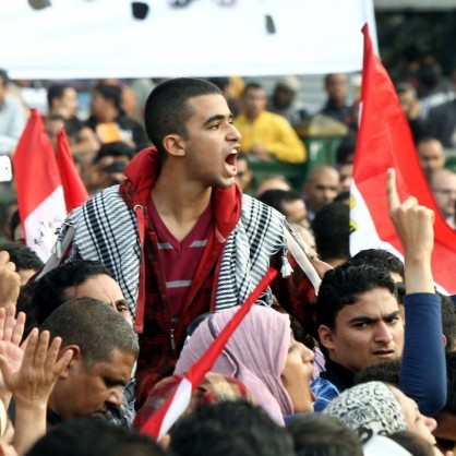 Сблъсъци между египетски младежи и полиция в Кайро
