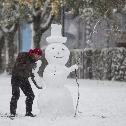 Първи сняг в Европа, зима, снежен човек