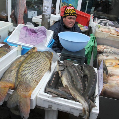 Изобилие от риба преди Никулден на Женския пазар