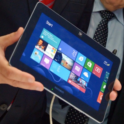 Таблет Samsung ATIV smart PC с Windows 8