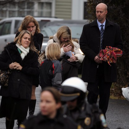 Много хора се събраха на погребението на 6-годишния Джак Пинто, убит при стрелбата в Нютаун, щата Кънектикът