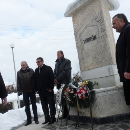 Лютви Местан в кирковското село Могиляне на възпоменателния митинг за жертвите на 