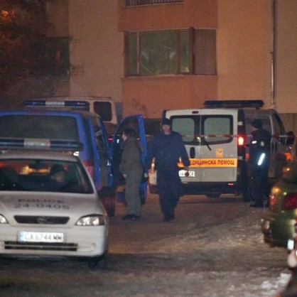 Петима души са открити застреляни в апартамент