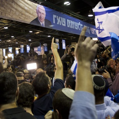 Привърженици на десният блок на Нетаняху ликуват след първите телевизионни резултати за изборите