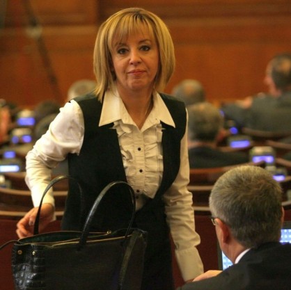 Мая Манолова на пленарно заседание в НС