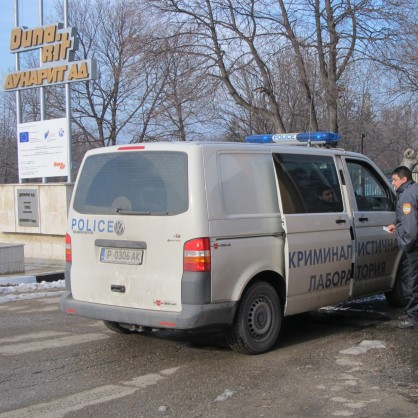 Жената е работила в цех за утилизация на стари боеприпаси. По време на извършваната детонация в ръката й е избухнал взривател с малка мощност