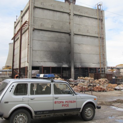 Неработеща охладителна кула се запали в промишлена зона Изток в Русе