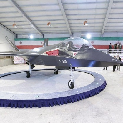 Иранският президент Махмуд Ахмадинеджад показа нов ирански боен самолет