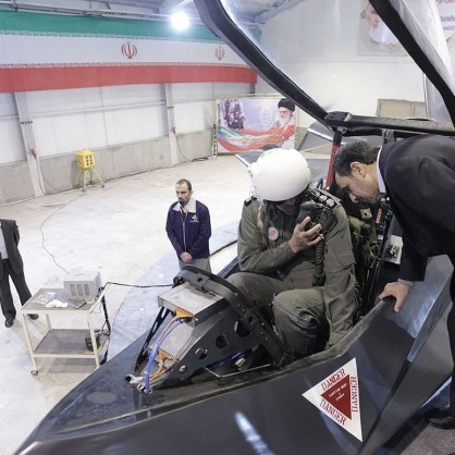 Иранският президент Махмуд Ахмадинеджад показа нов ирански боен самолет