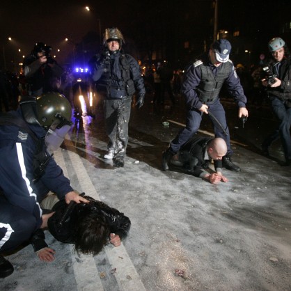 Сблъсъци между протестиращите и полицията на Орлов мост