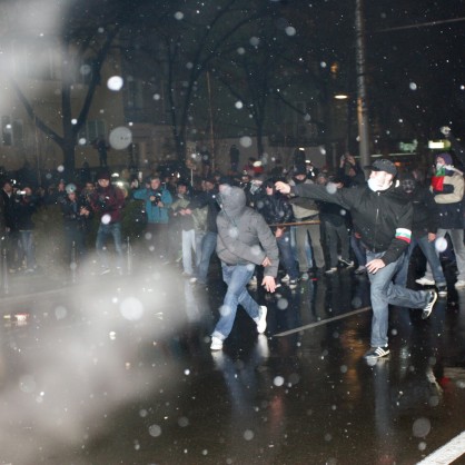 Сблъсъци между протестиращи и полицаи на Орлов мост