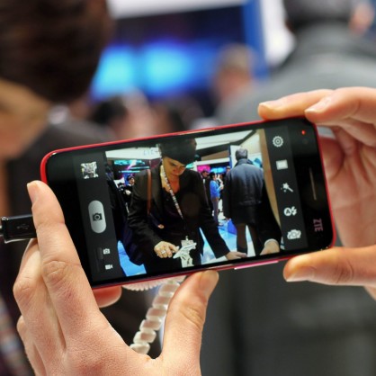 ZTE представи 5-инчов смартфон Grand S Lite на мобилния конгрес в Барселона