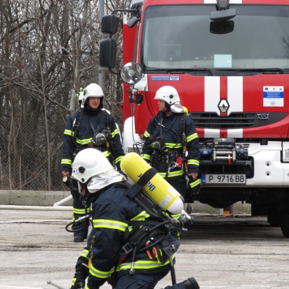 Уникална техника демонстрираха русенските пожарникари