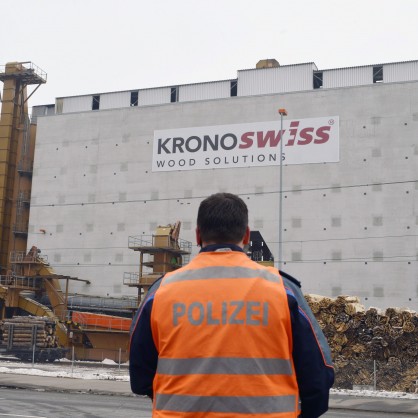 Стрелба във фабрика на Кроношпан в Швейцария