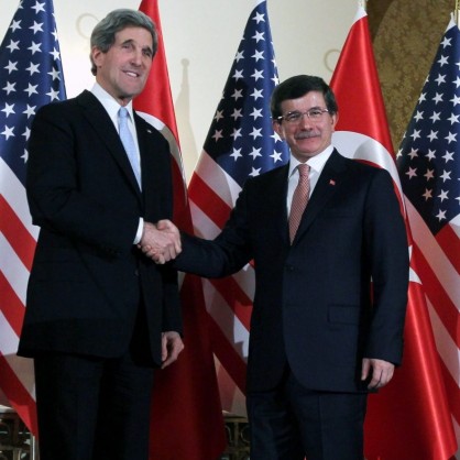 Джон Кери се срещна с турския външен министър  Ахмет Давутоглу