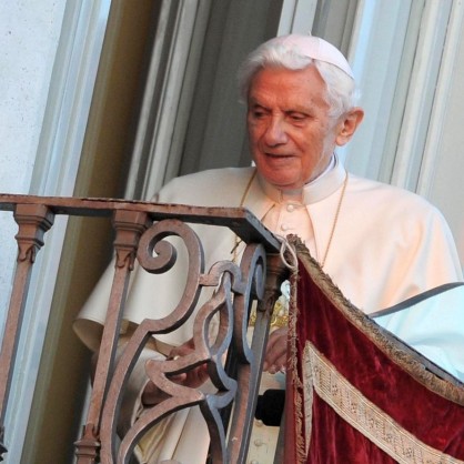 85-годишният Бенедикт Шестнайсети се оттегли от Ватиканския престол