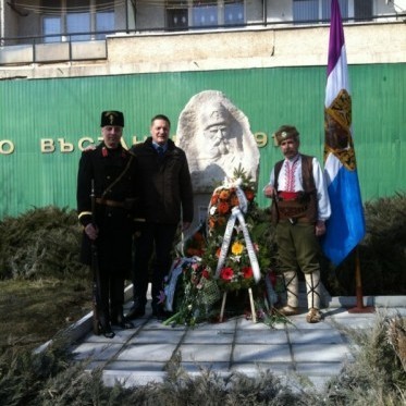 Новооткритият  паметник  на  знаменосеца  на  Самарското  знаме  Никола  Корчев