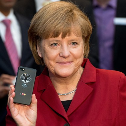 Ангела Меркел получава свръхзащитен смартфон