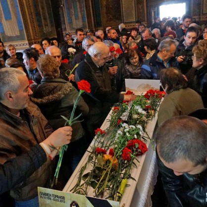 Поклонението пред Пламен Горанов