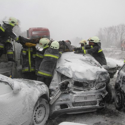 Верижна катастрофа заради снеговалежите в Унгария