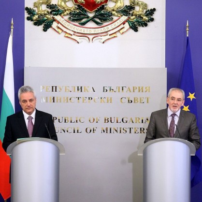 Премиерът Марин Райков и председателят на ДПС Лютви Местан