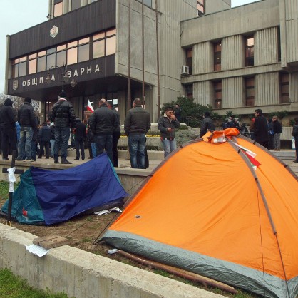 Палатков лагер пред общината във Варна