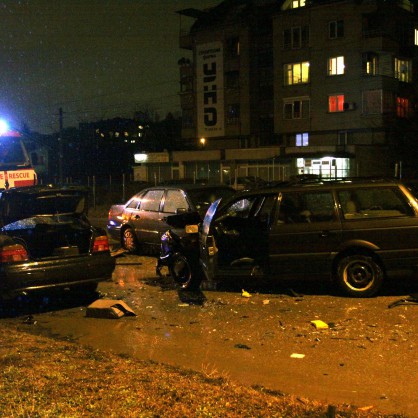 Двама души загинаха, един е тежко ранен и с опасност за живота при тежка катастрофа на столичния бул. Цар Борис III.