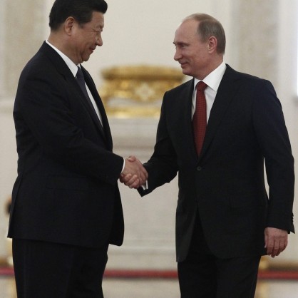 Си Цзинпин стана първият чуждестранен гост, посрещнат в Кремъл с почетен кавалерийски ескорт, създаден от Путин
