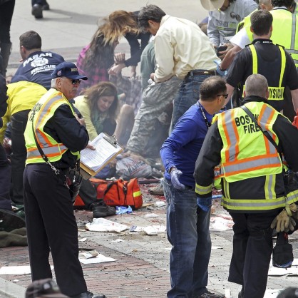 Две експлозии до финала на Бостънския маратон