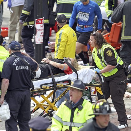 Две експлозии до финалната линия на Бостънския маратон