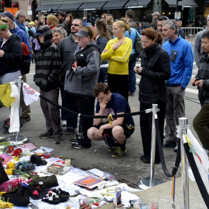 Помен за загиналите при маратона в Бостън