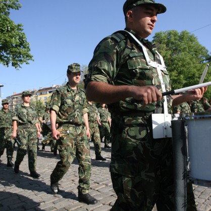 Военните репетираха в неделя за парада на 6 май