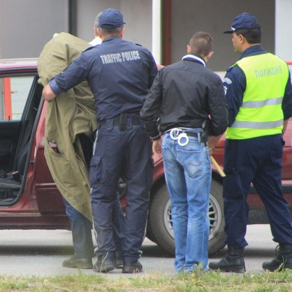 Задържаха полицай във Велико Търново за разпространение на фалшиви пари