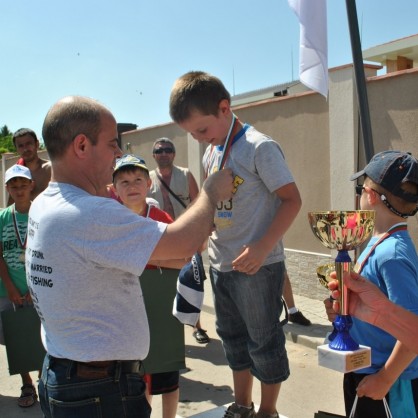 Кметът на Русе поздравява победителите в детския турнир по спортен риболов „Липник 2013“