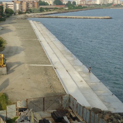 Приключи укрепването на крайбрежната улица „Морска” в Поморие