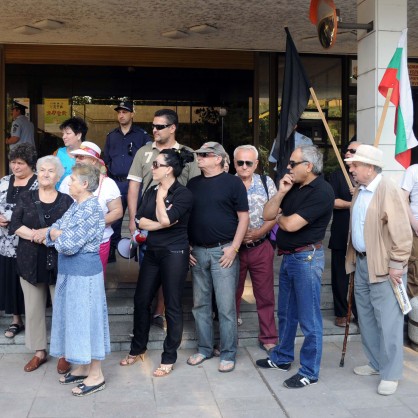 Протестиращи граждани блокираха входа на Областната управа в Пловди
