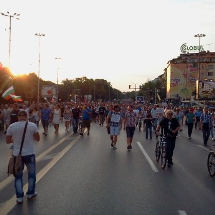 Хиляди протестиращи отново блокираха движението по Цариградско шосе
