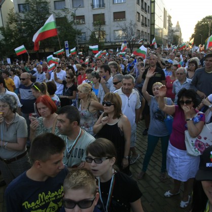 Хиляди хора се събраха на 30-тия ден от протестите срещу кабинета