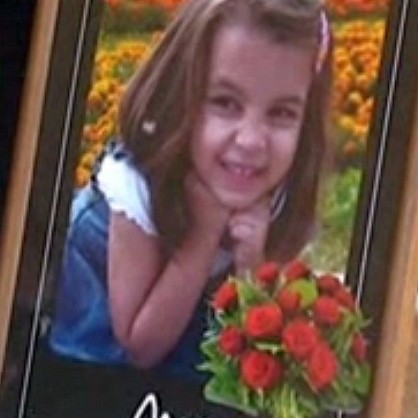 6-годишната Елена Михайлова бе погребана на гробищата в Перник