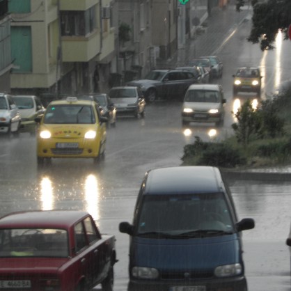Проливен дъжд и гръмотевична буря в Благоевград