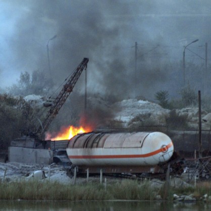 ЖП цистерна с пропан - бутан се е запалила в района на гара Езерово