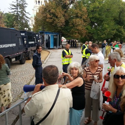 Протестиращи блокираха парламента преди повторното гласуване на ветото върху актуализацията на бюджета