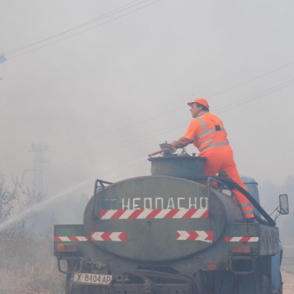 Гасенето на пожара край Харманли